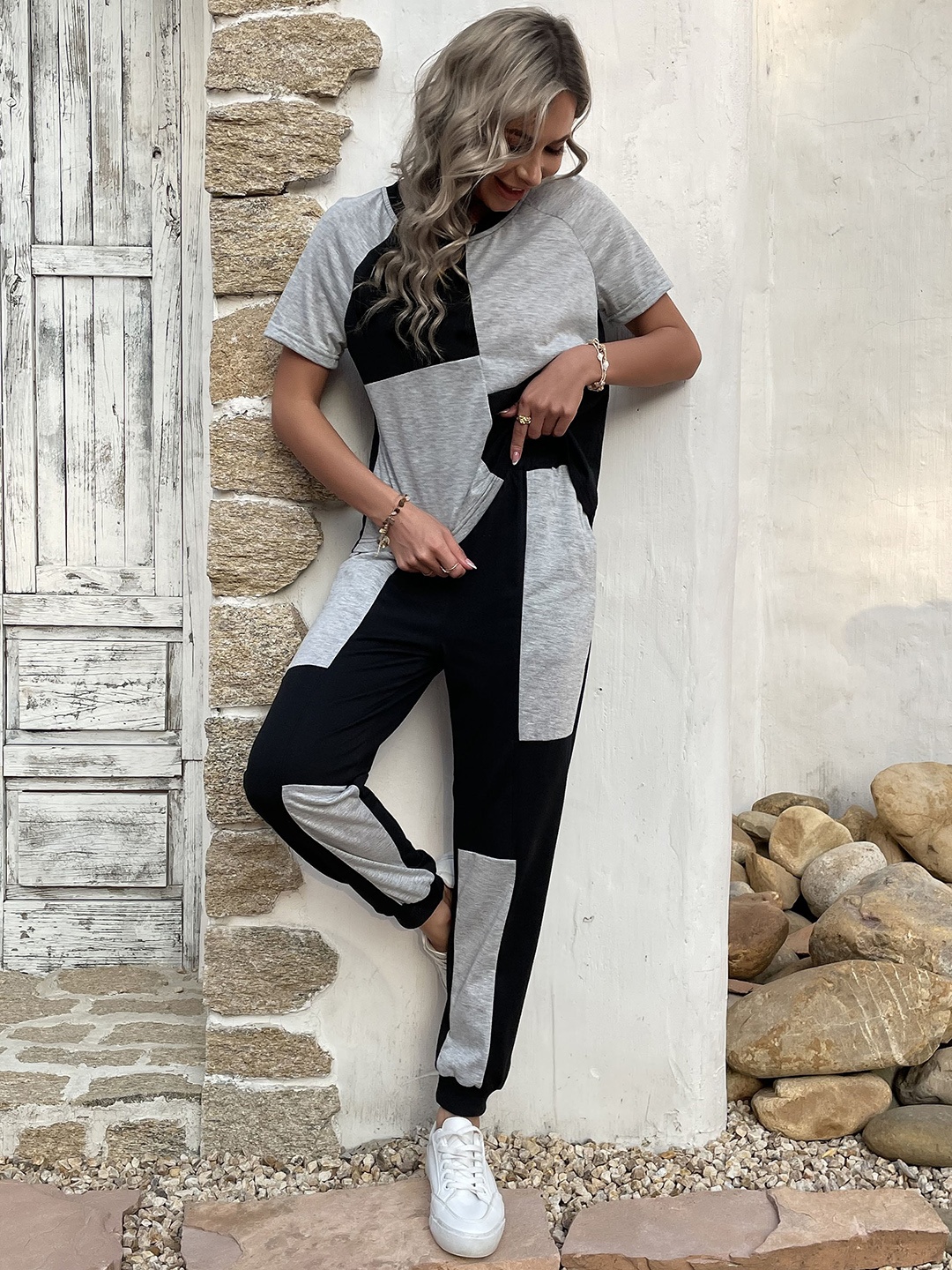 

StyleCast Black Colourblocked T-shirt With Joggers