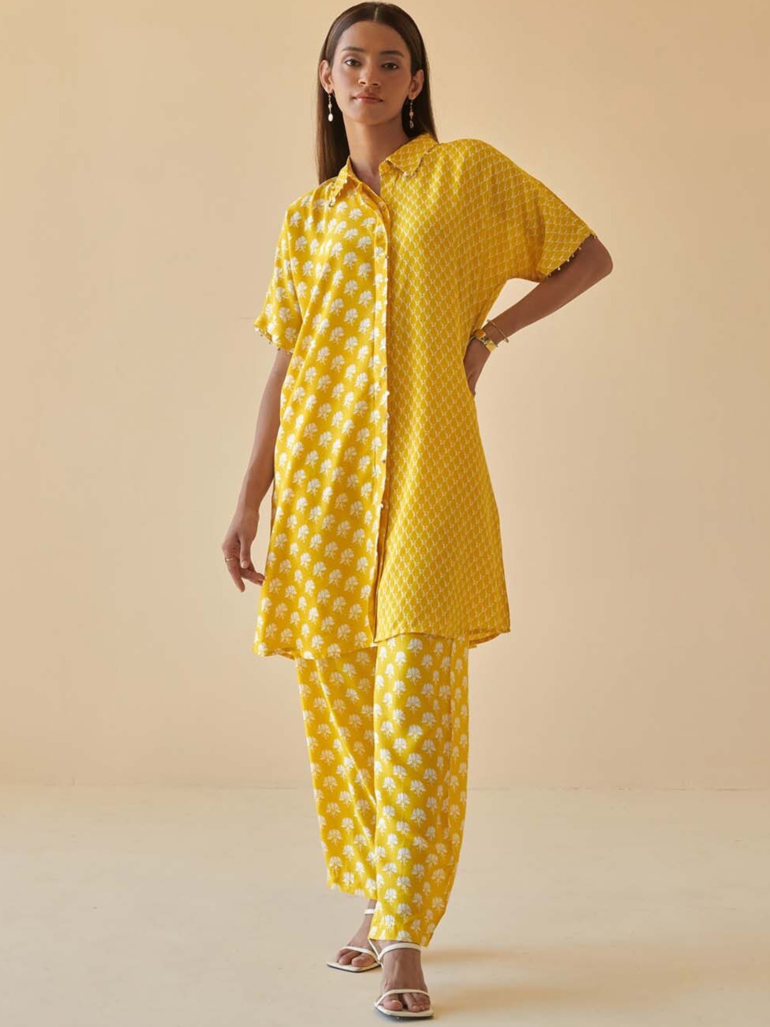 

Prakriti Jaipur Floral Printed Shirt Collar Kurta With Trousers, Yellow