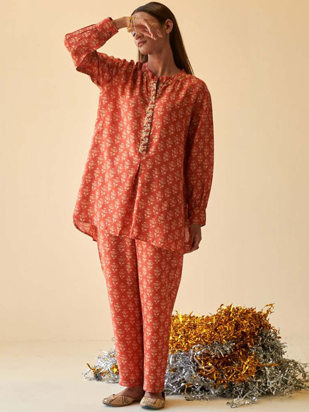 

Prakriti Jaipur Floral Printed Mandarin Collar Kurti With Trousers, Rust