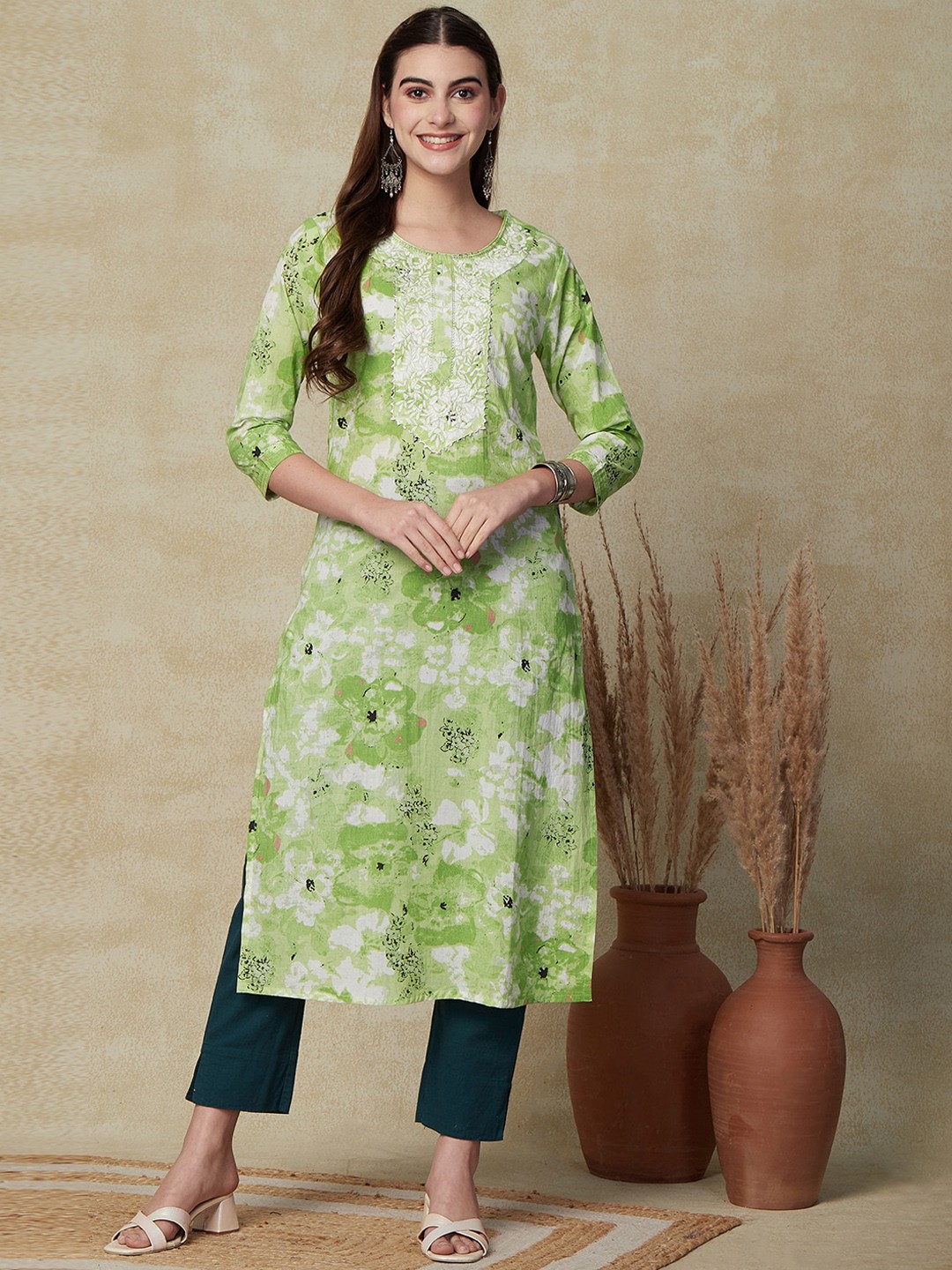

FASHOR Floral Printed Thread Work Cotton Straight Kurta, Green