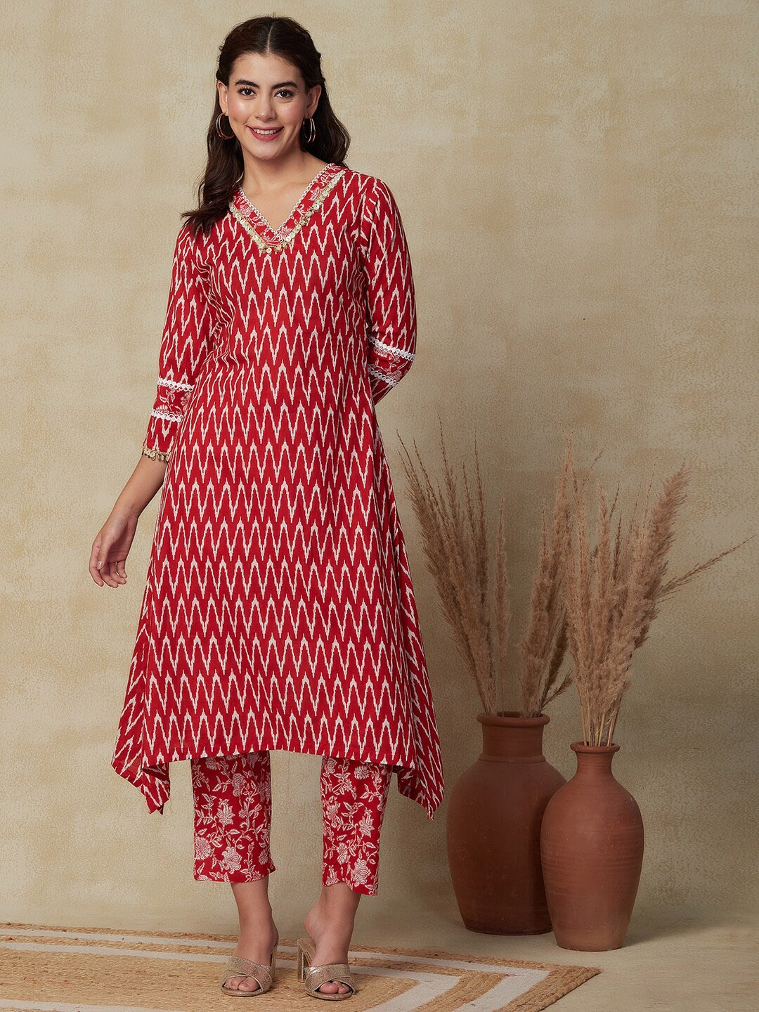 

FASHOR Chevron Printed Kurta With Trousers, Red