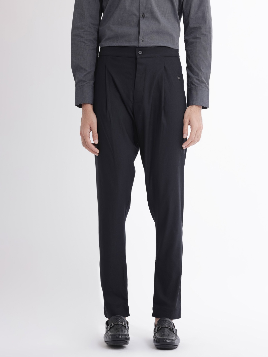 

RARE RABBIT Men Polin Regular Fit Mid-Rise Pleated Trousers, Black