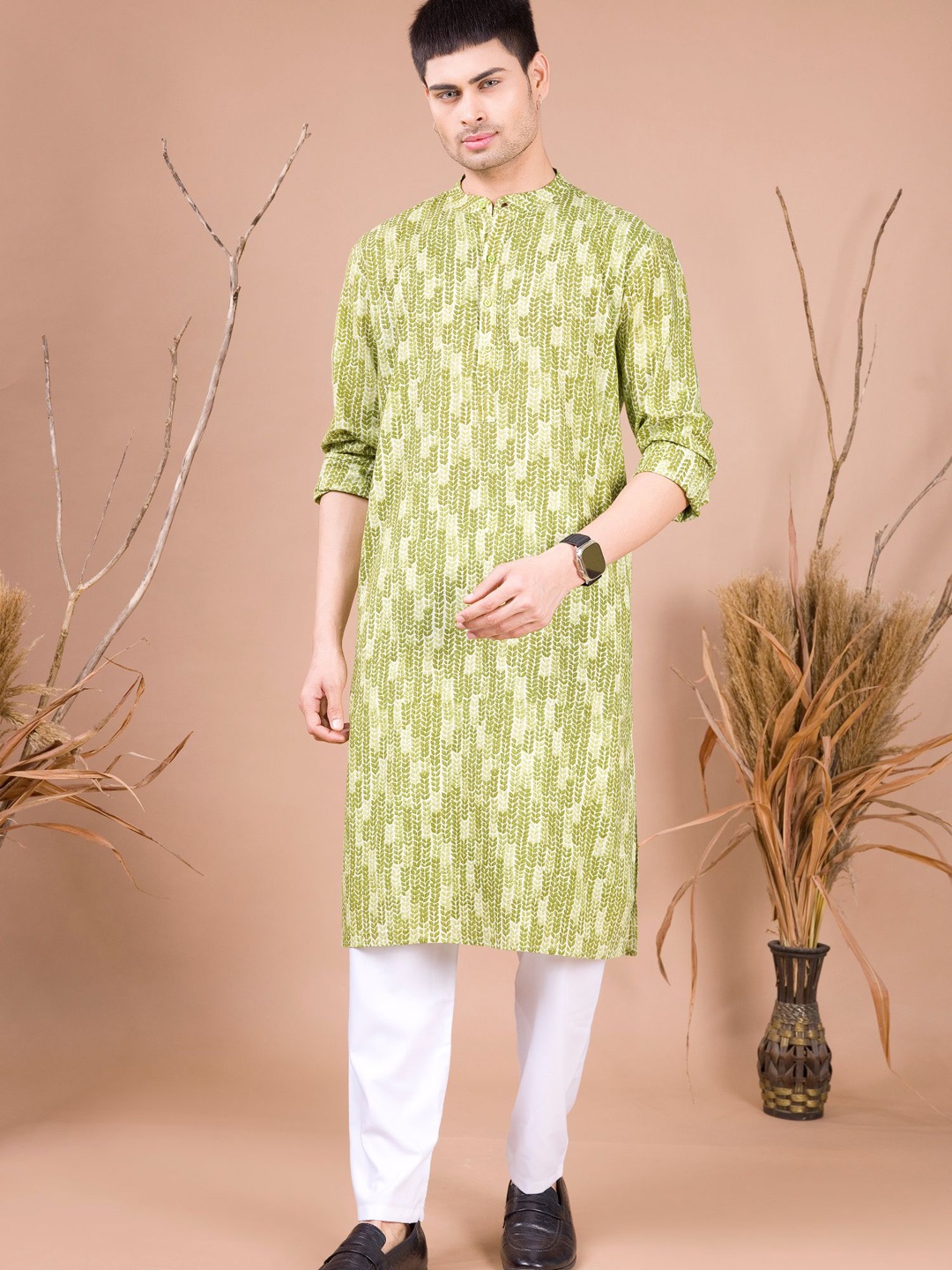 

SHIWAM ETHNIX Floral Printed Printed Cotton Straight Kurta, Green