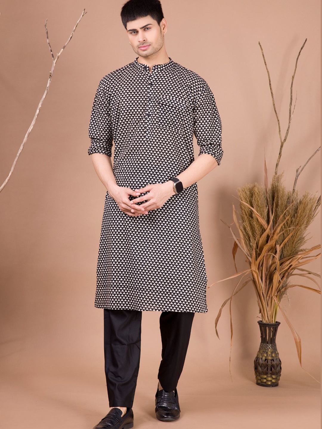 

SHIWAM ETHNIX Geometric Printed Band Collar Cotton Straight Kurta, Black