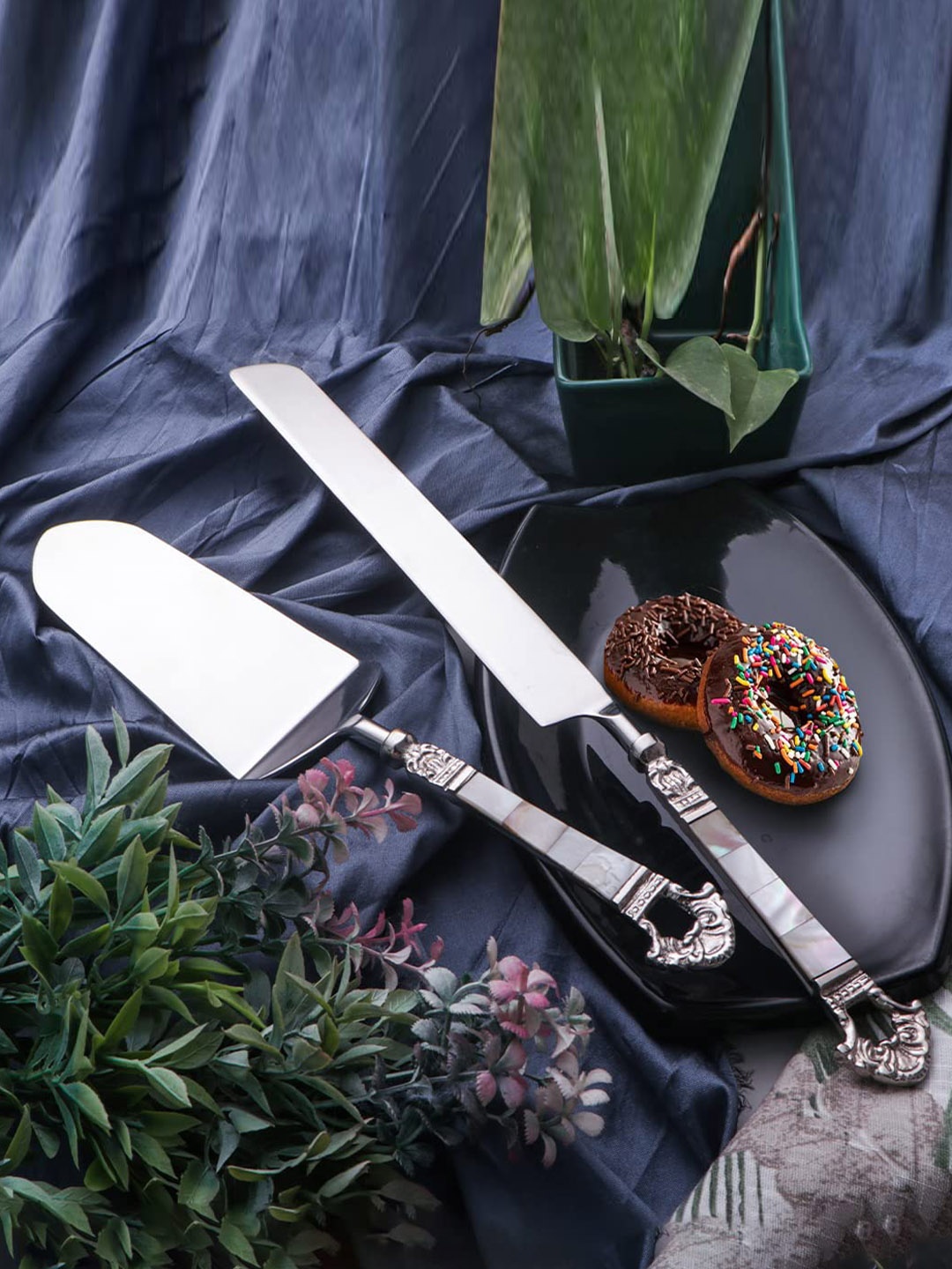 

Furbo Mother of Pearl Silver Toned Steel Stainless Steel Cake Server & Knife Set