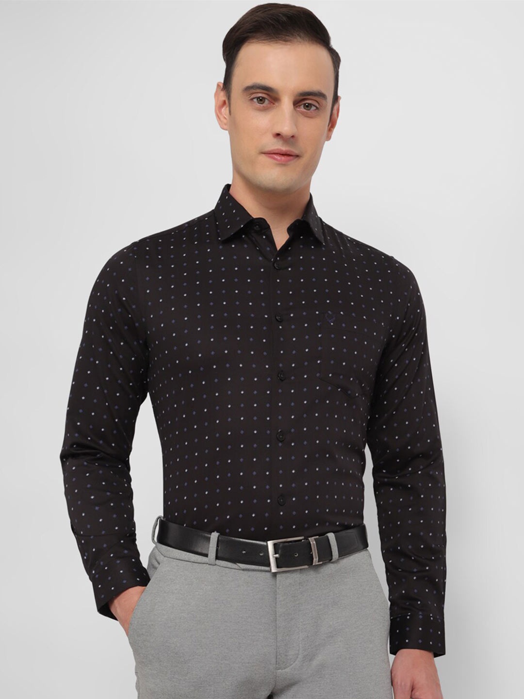 

Allen Solly Slim Fit Micro Ditsy Printed Spread Collar Pure Cotton Formal Shirt, Black