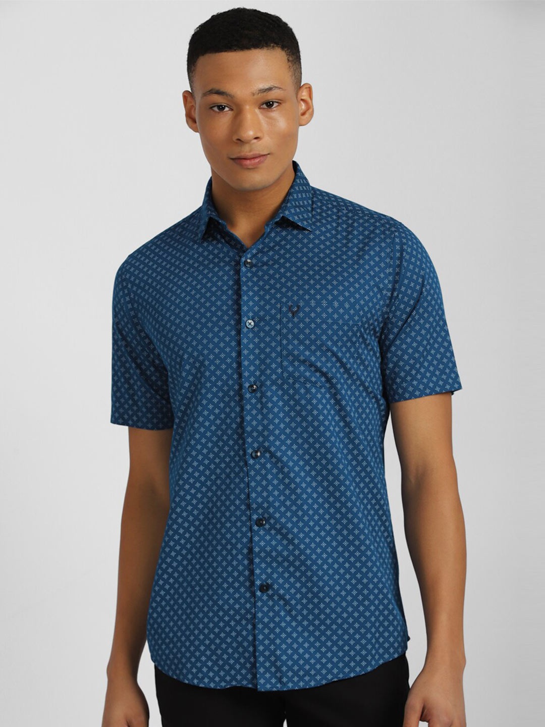 

Allen Solly Slim Fit Micro Ditsy Printed Pure Cotton Casual Shirt, Navy blue