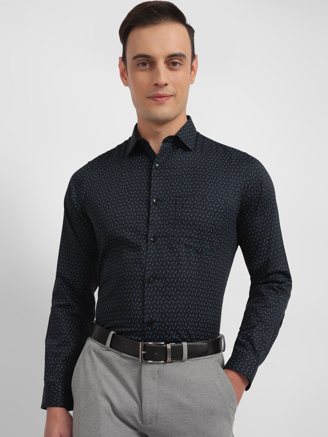 

Allen Solly Slim Fit Micro Ditsy Printed Pure Cotton Formal Shirt, Navy blue