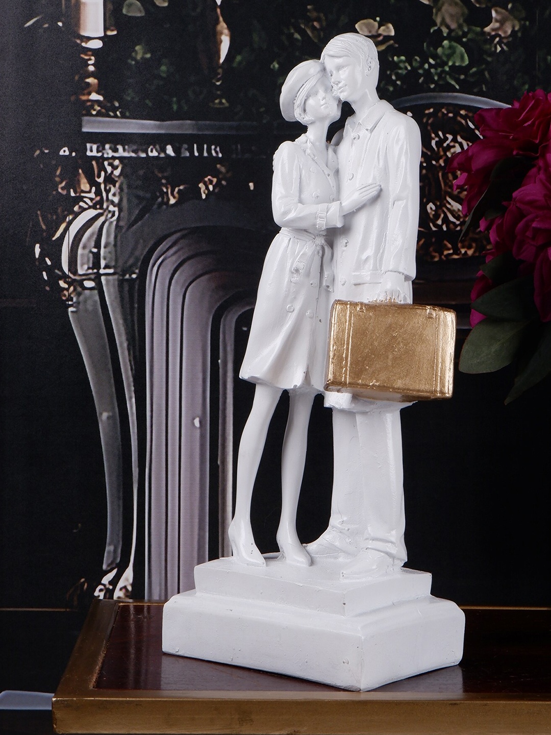 

THE WHITE INK DECOR White Textured Couple Showpiece