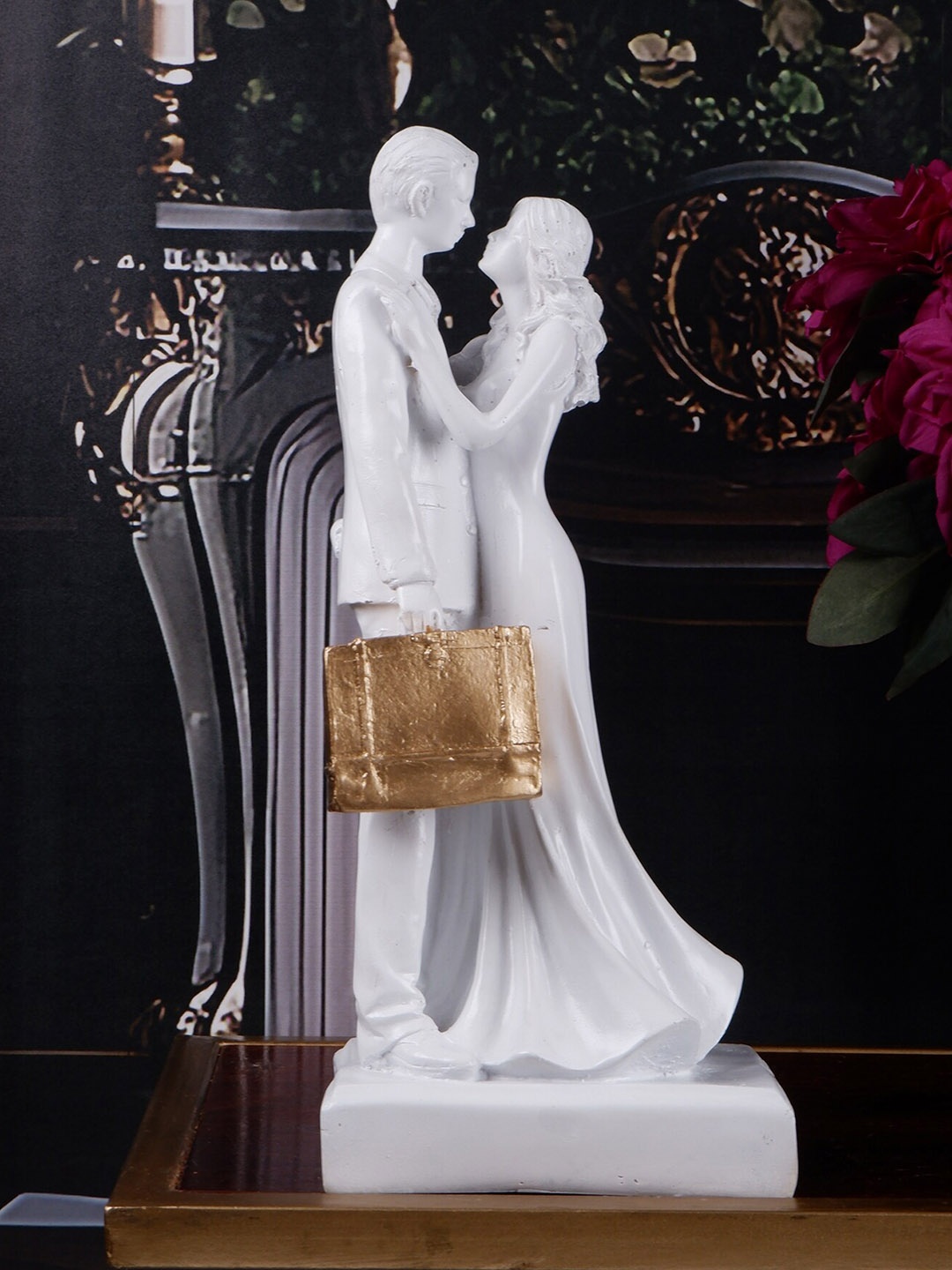 

THE WHITE INK DECOR White & Golden Textured Couple Showpiece