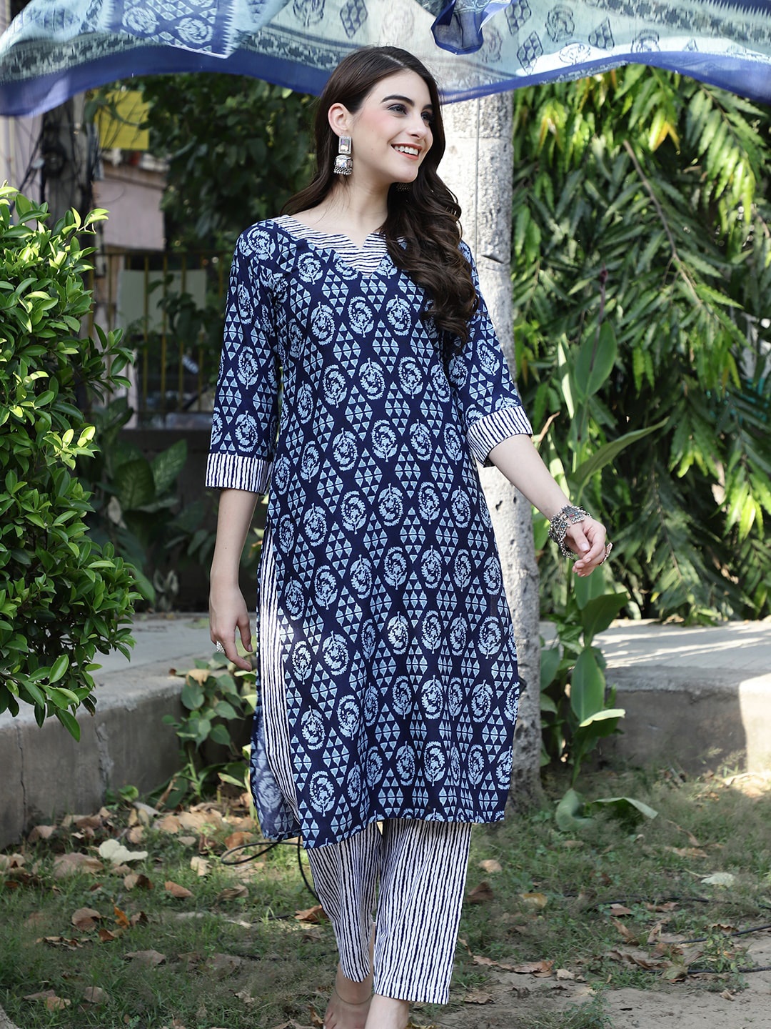 

7Threads Ethnic Motifs Printed Pure Cotton Kurta with Trousers & Dupatta, Navy blue