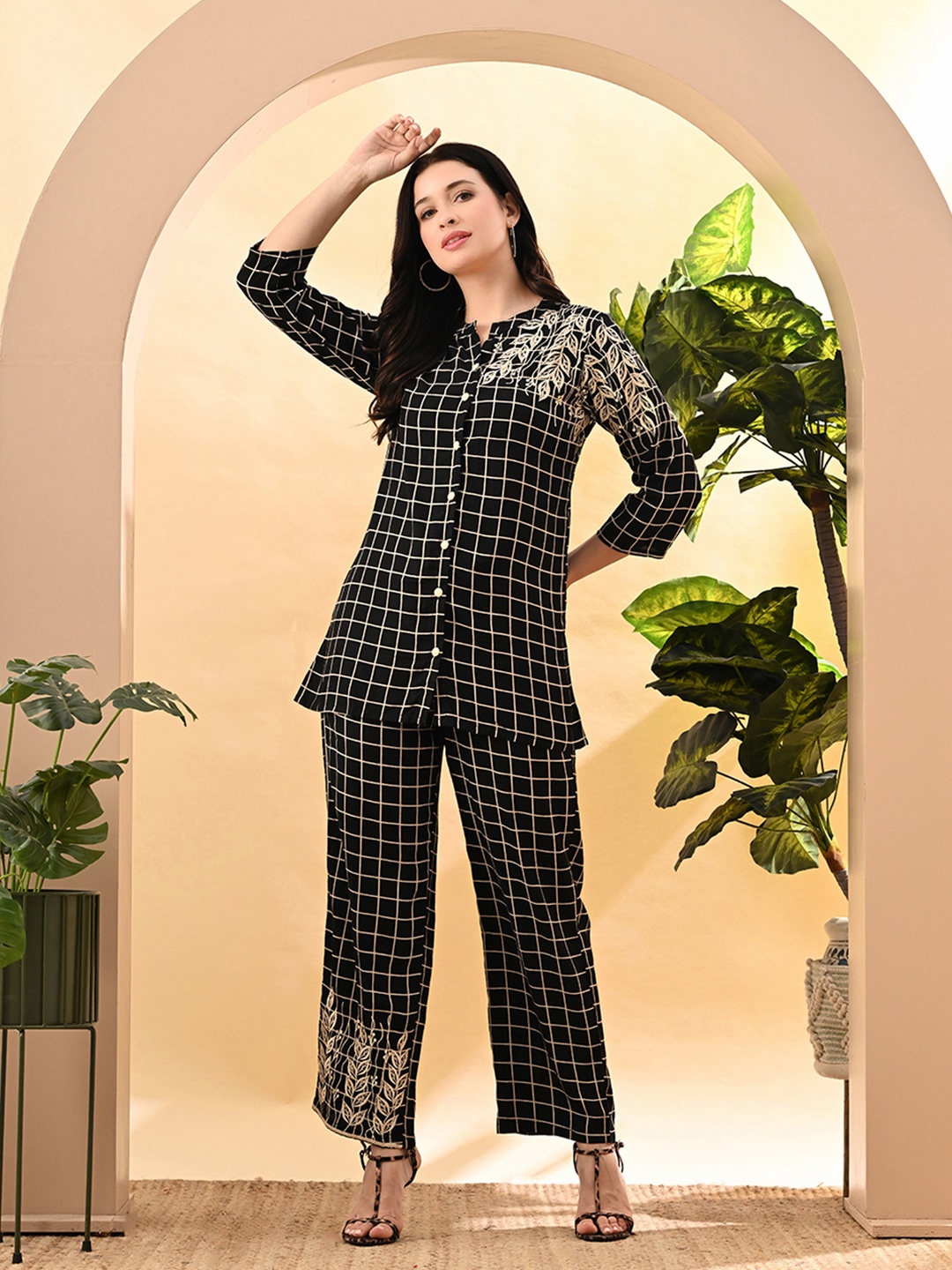 

DOISA Checked Shirt & Trousers Set, Black