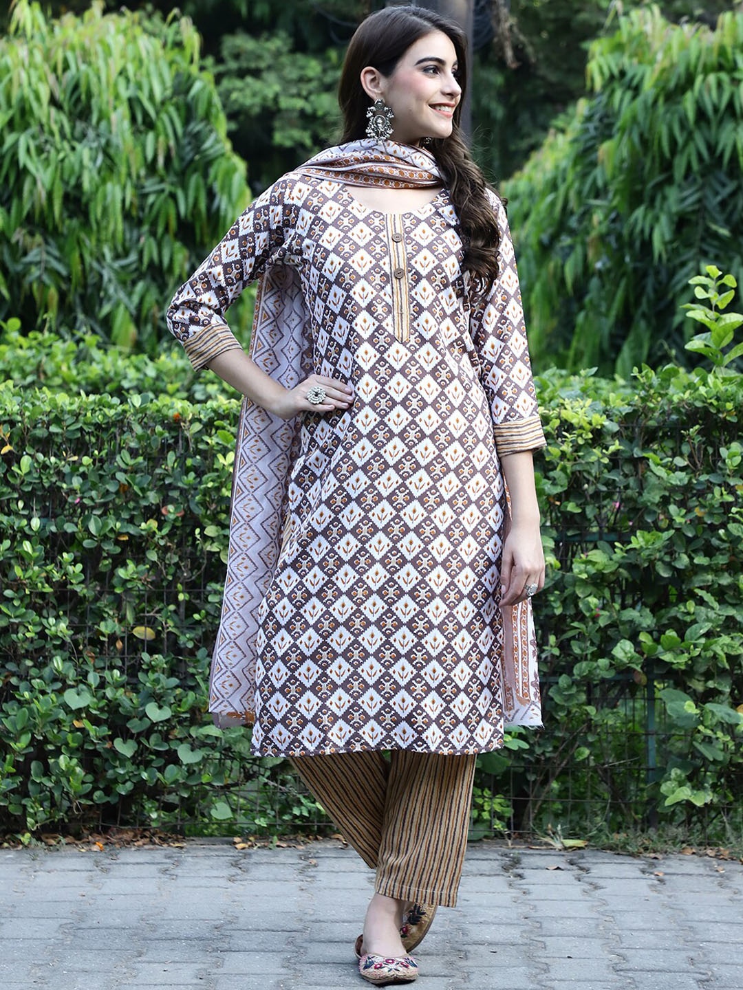 

arangya Ethnic Motifs Printed Regular Pure Cotton Kurta With Trousers & Dupatta, Beige
