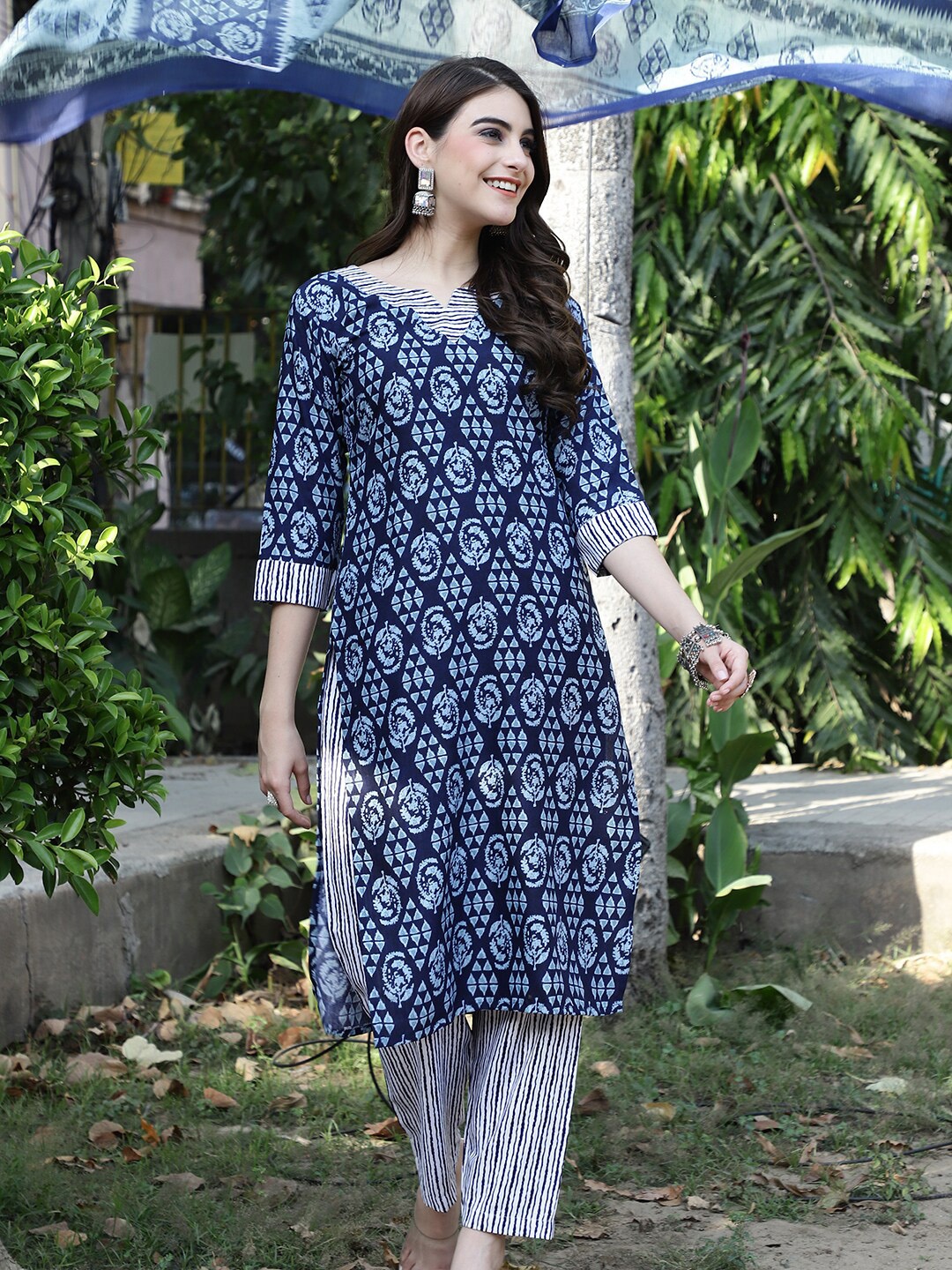 

arangya Ethnic Motifs Printed Regular Pure Cotton Kurta With Trousers & Dupatta, Navy blue