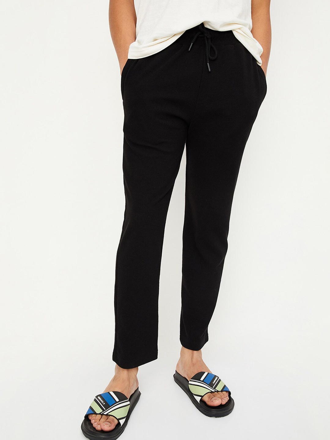 

max Men Regular Fit Mid-Rise Cotton Straight Lounge Pants, Black
