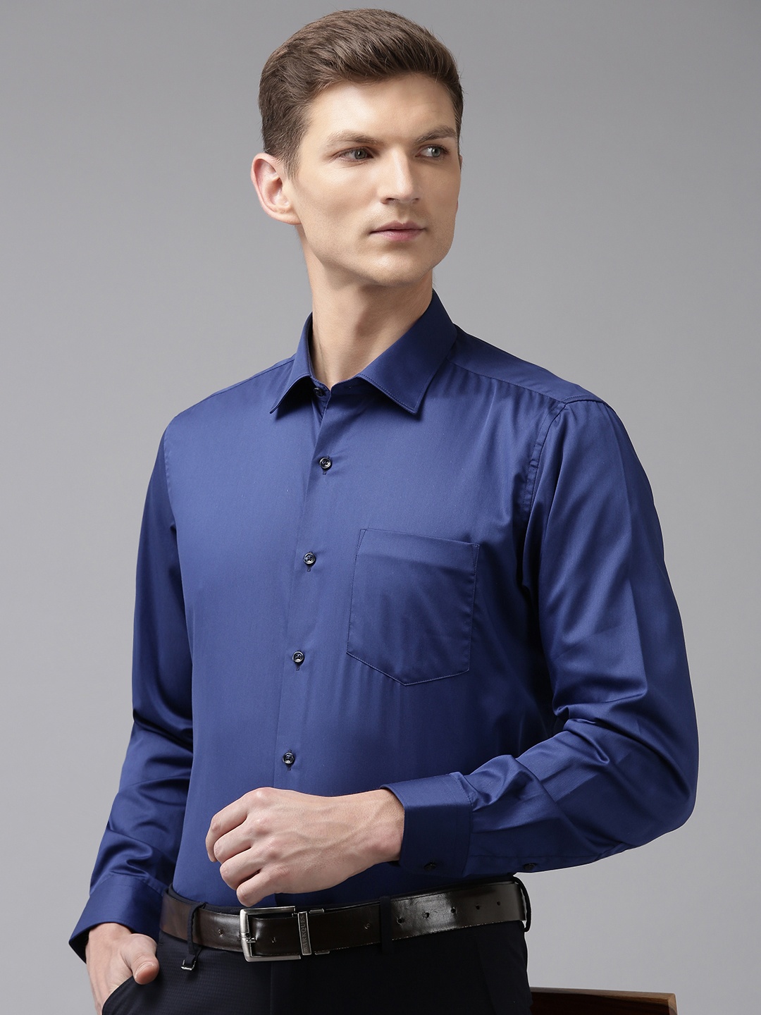 

Van Heusen Pure Cotton Custom Fit Formal Shirt, Navy blue