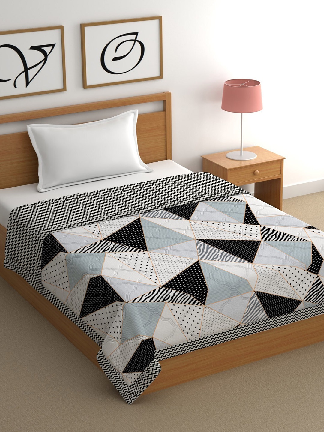 

CHHAVI INDIA Black & White Geometric Printed AC Room 350 GSM Single Bed Comforter