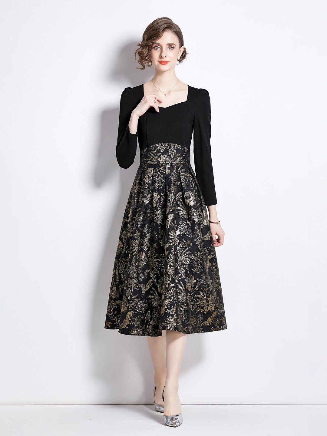 

JC Collection Floral Printed V-Neck Pleated Detailed Fit & Flare Midi Dress, Black