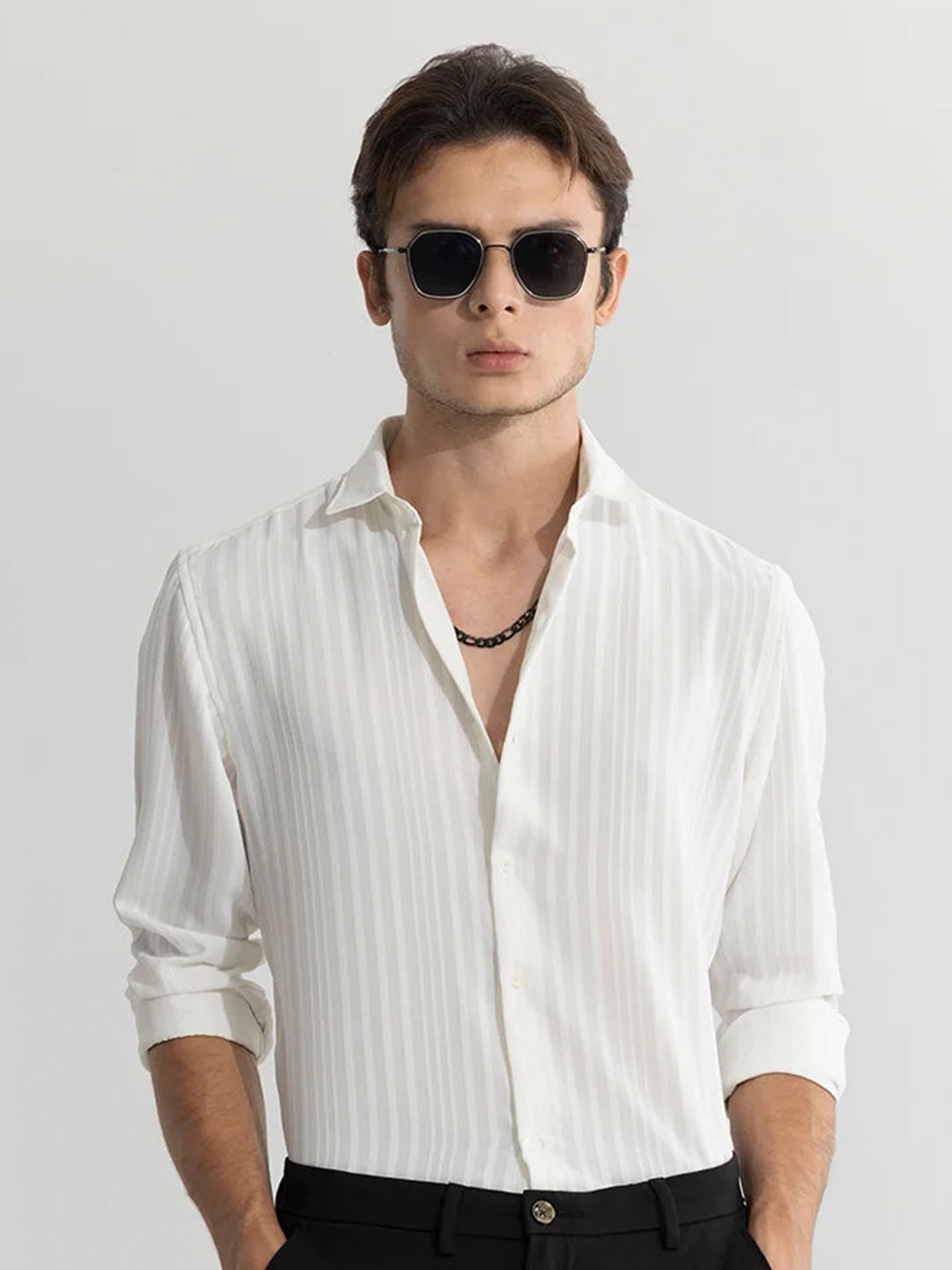 

Snitch White Classic Slim Fit Vertical Striped Casual Shirt