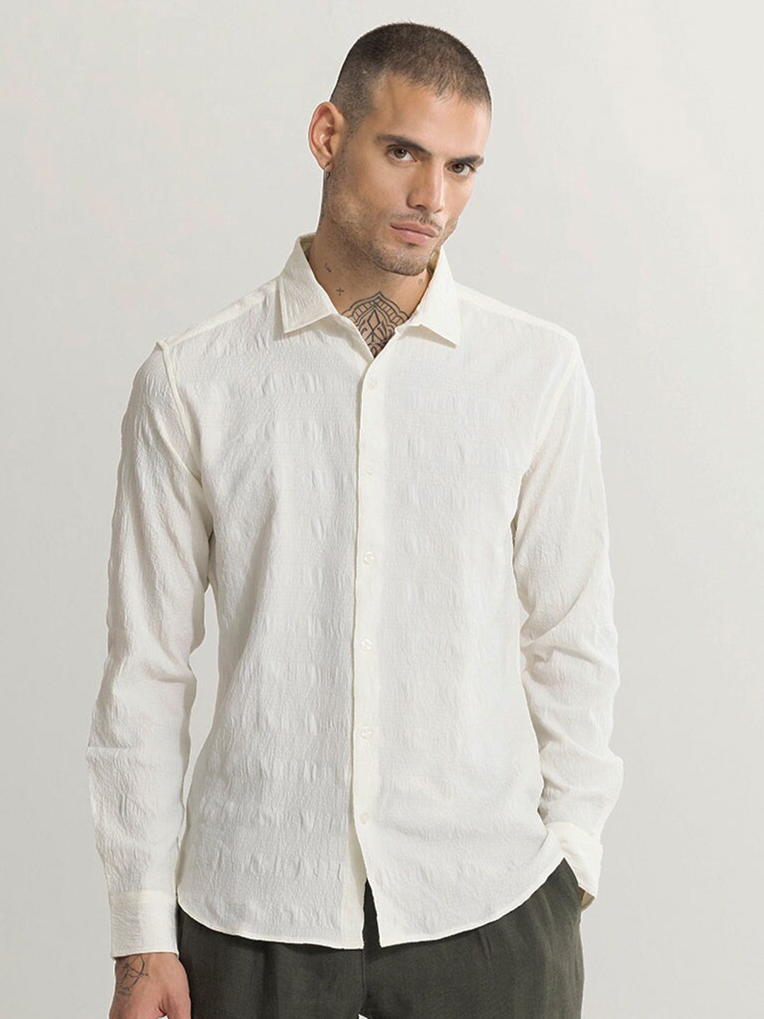 

Snitch Cream-Coloured Classic Slim Fit Textured Self Design Casual Shirt