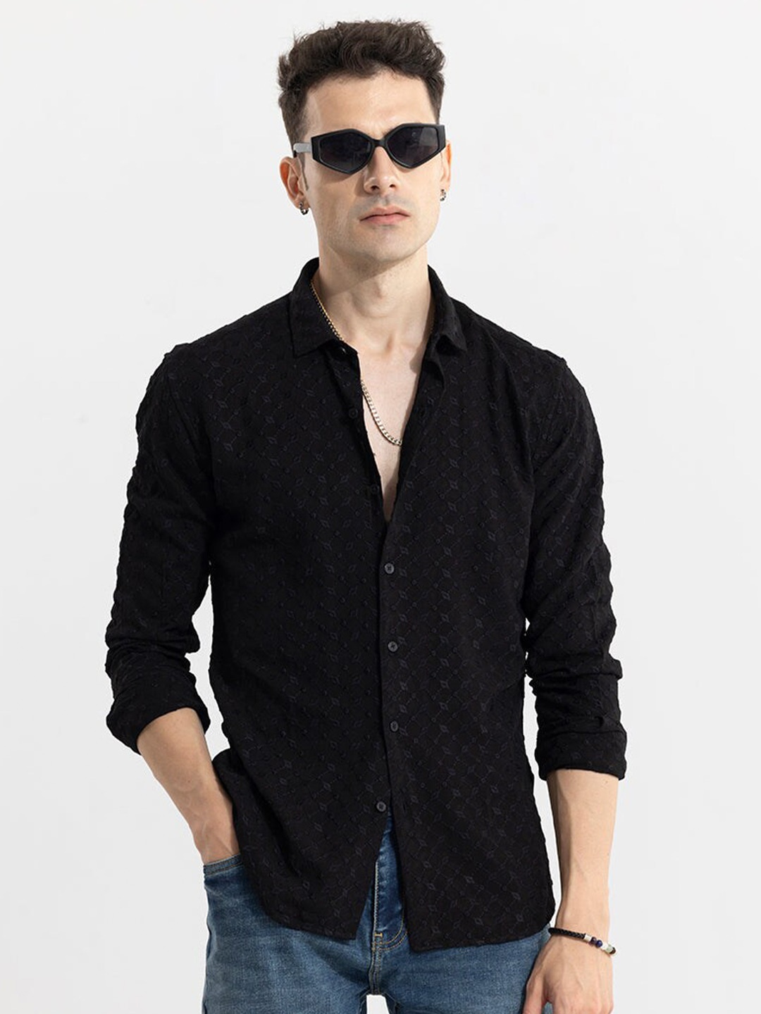 

Snitch Black Classic Slim Fit Self Design Pure Cotton Casual Shirt