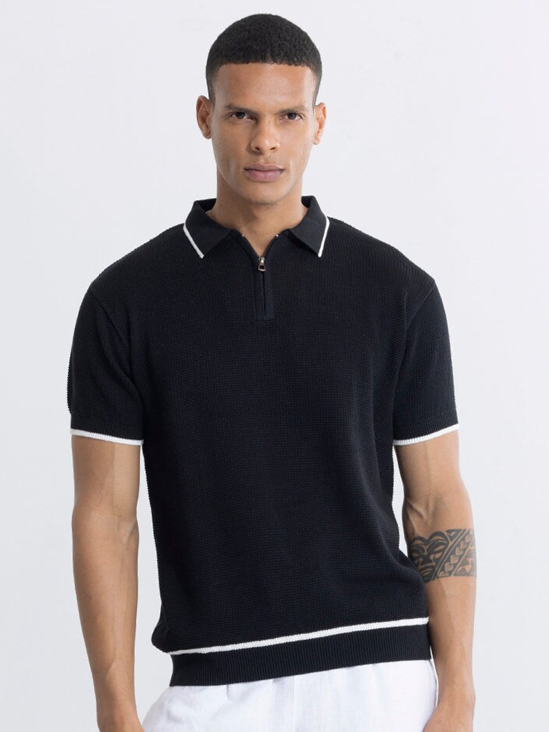 

Snitch Black Self Design Slim Fit Pure Cotton T-shirt