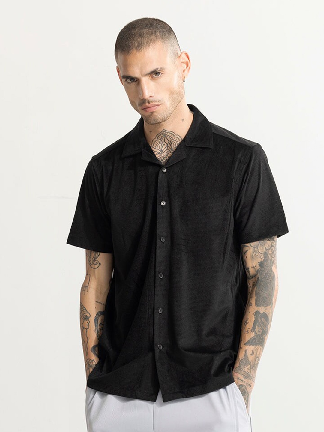 

Snitch Black Classic Slim Fit Self Design Casual Shirt