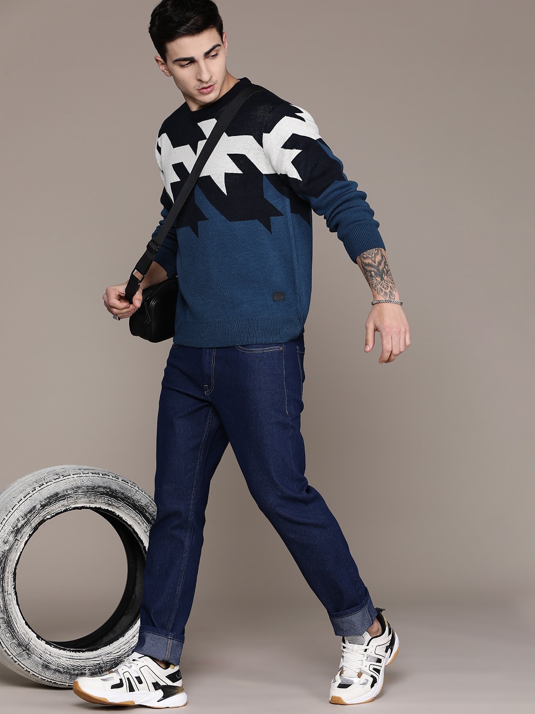

Roadster Men Colourblocked Pullover, Blue