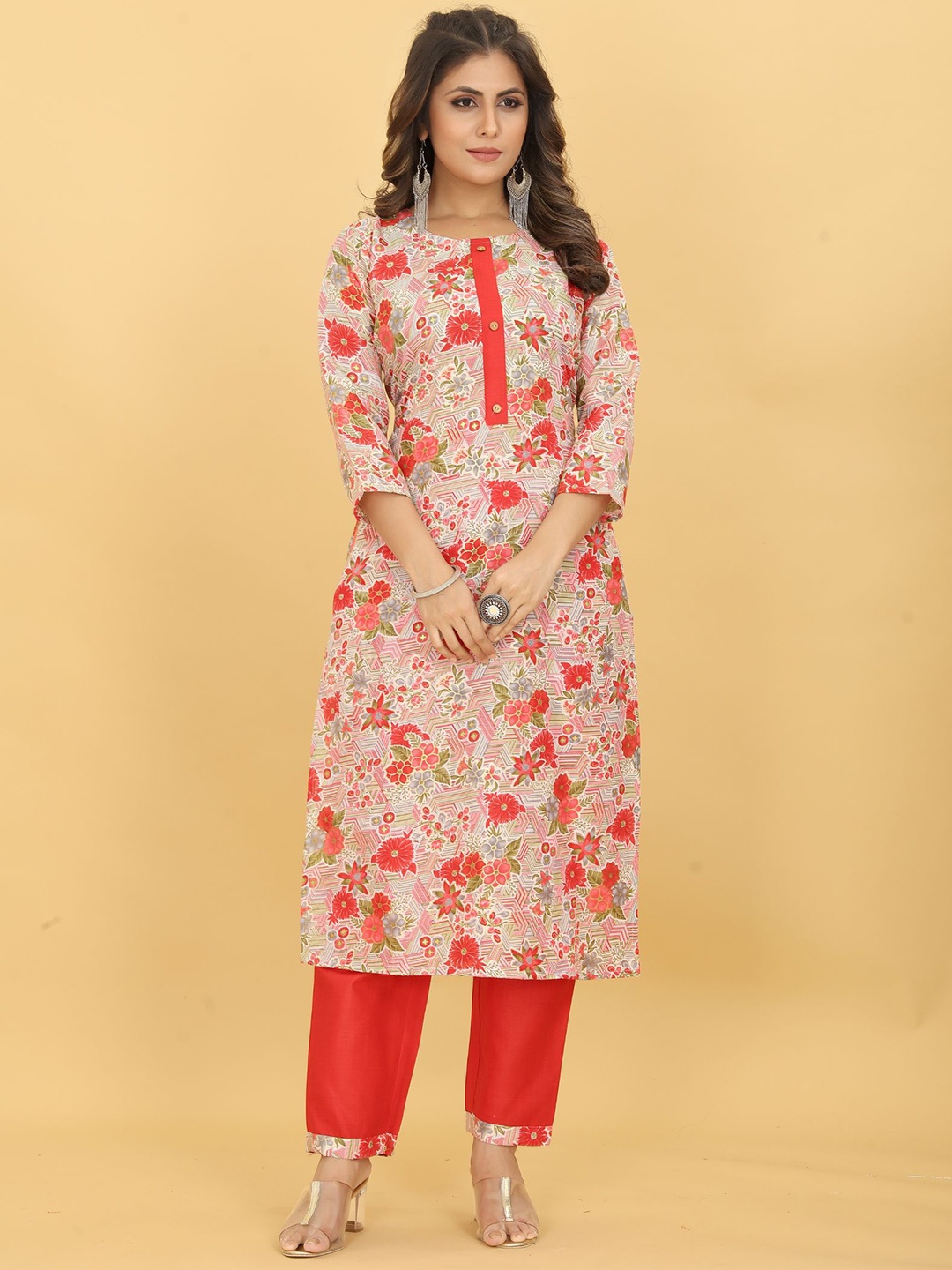 

Ariya Prints Floral Printed Regular Kurta With Trousers, Red