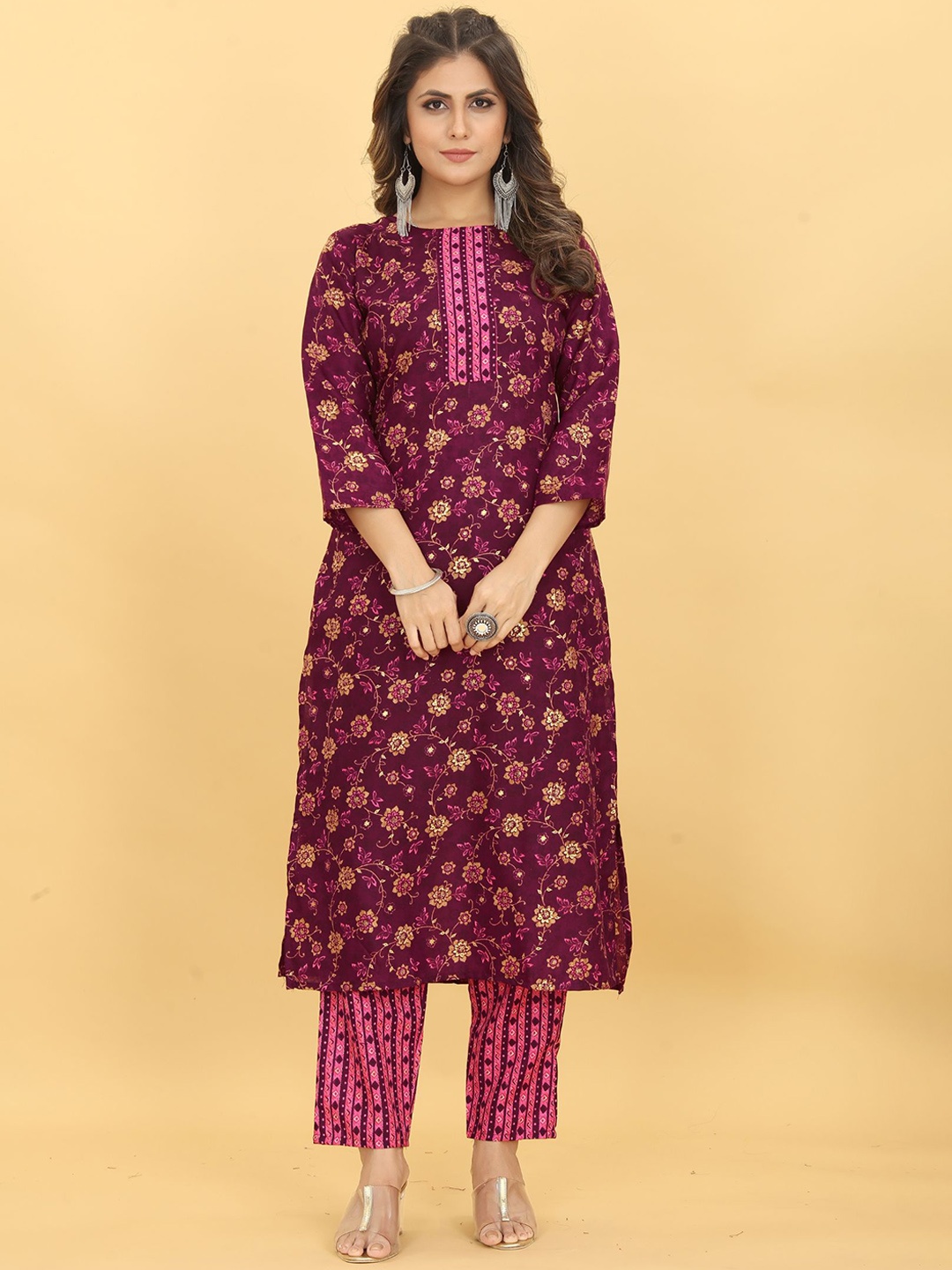 

Ariya Prints Floral Printed Straight Kurta With Trouser, Burgundy