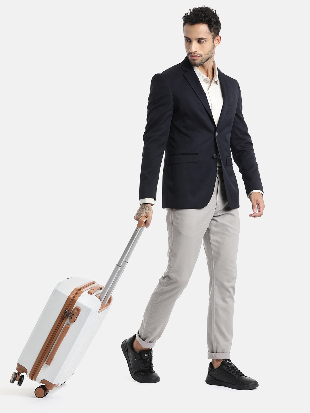 

Teakwood Leathers Emerald Textured 360 Degree Rotation Hard Cabin-Sized Trolley Bag 32.2L, White