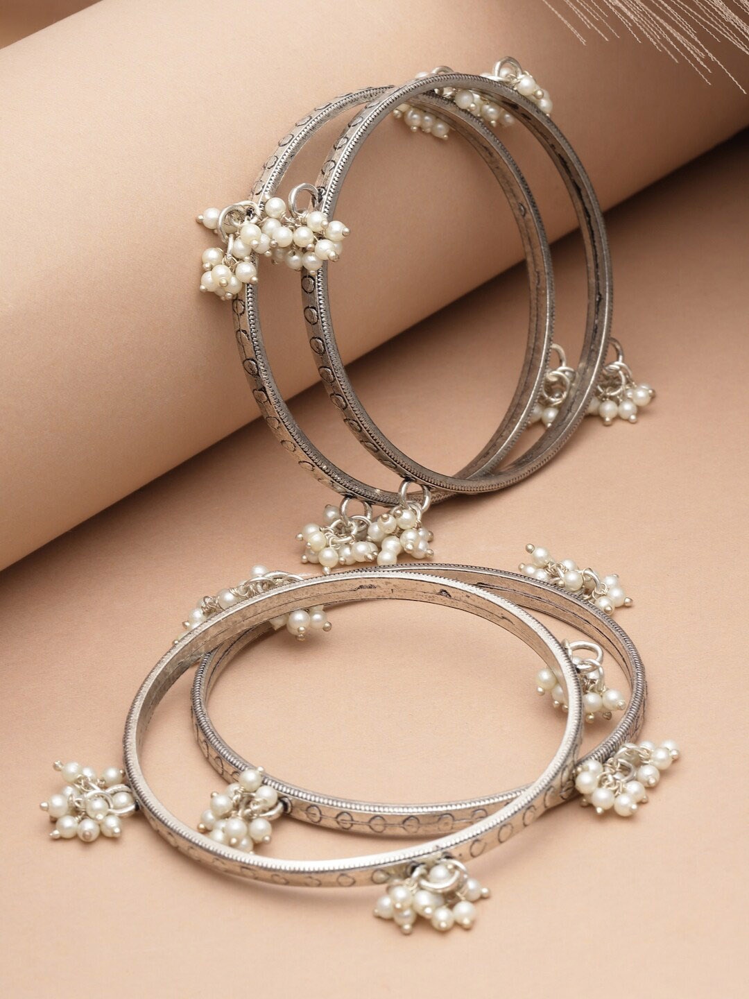 

PANASH Set of 4 Silver-Plated Pearls Beaded Bangles