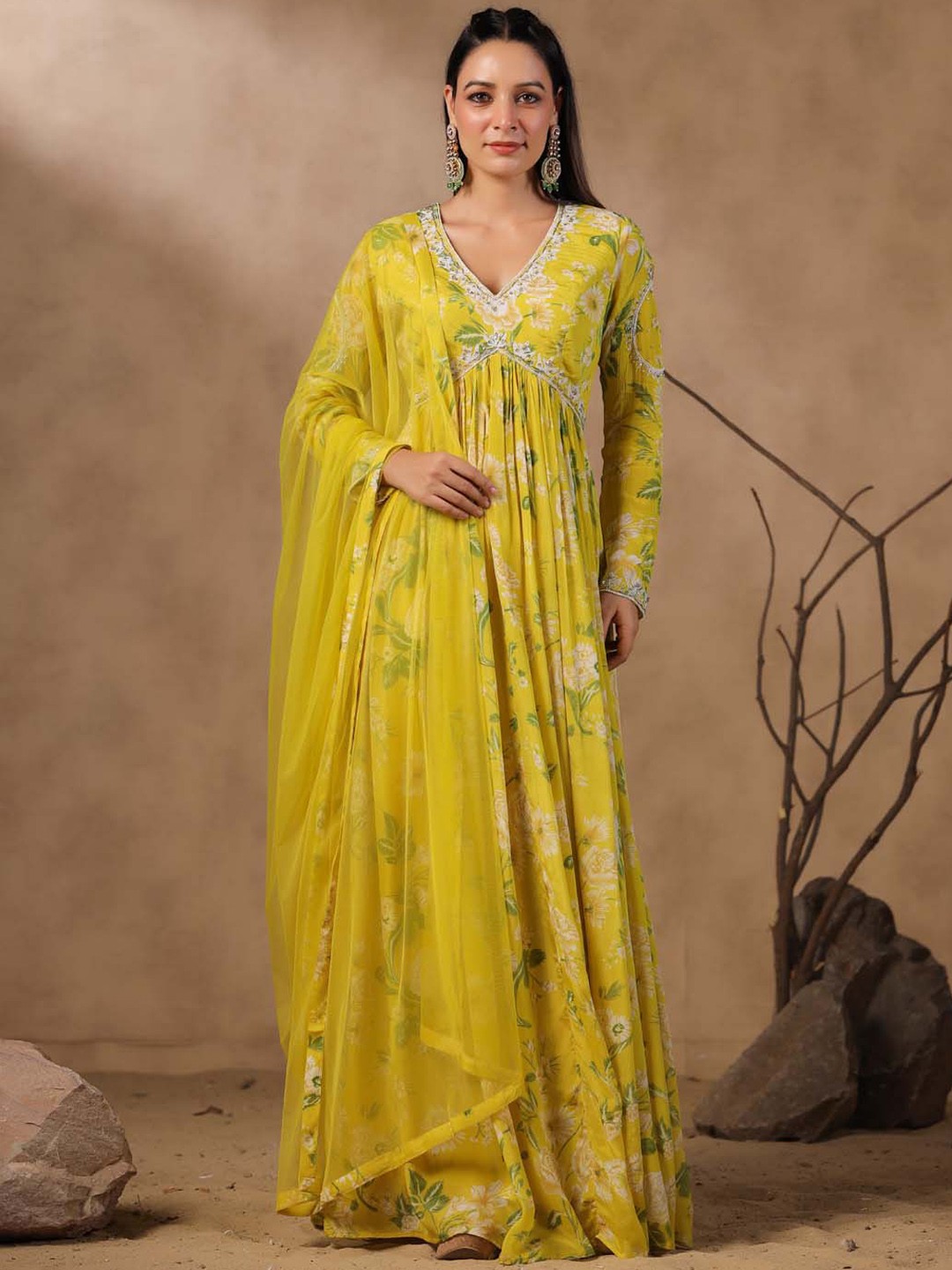 

Meena Bazaar Floral Printed Empire Kurta With Dupatta, Yellow