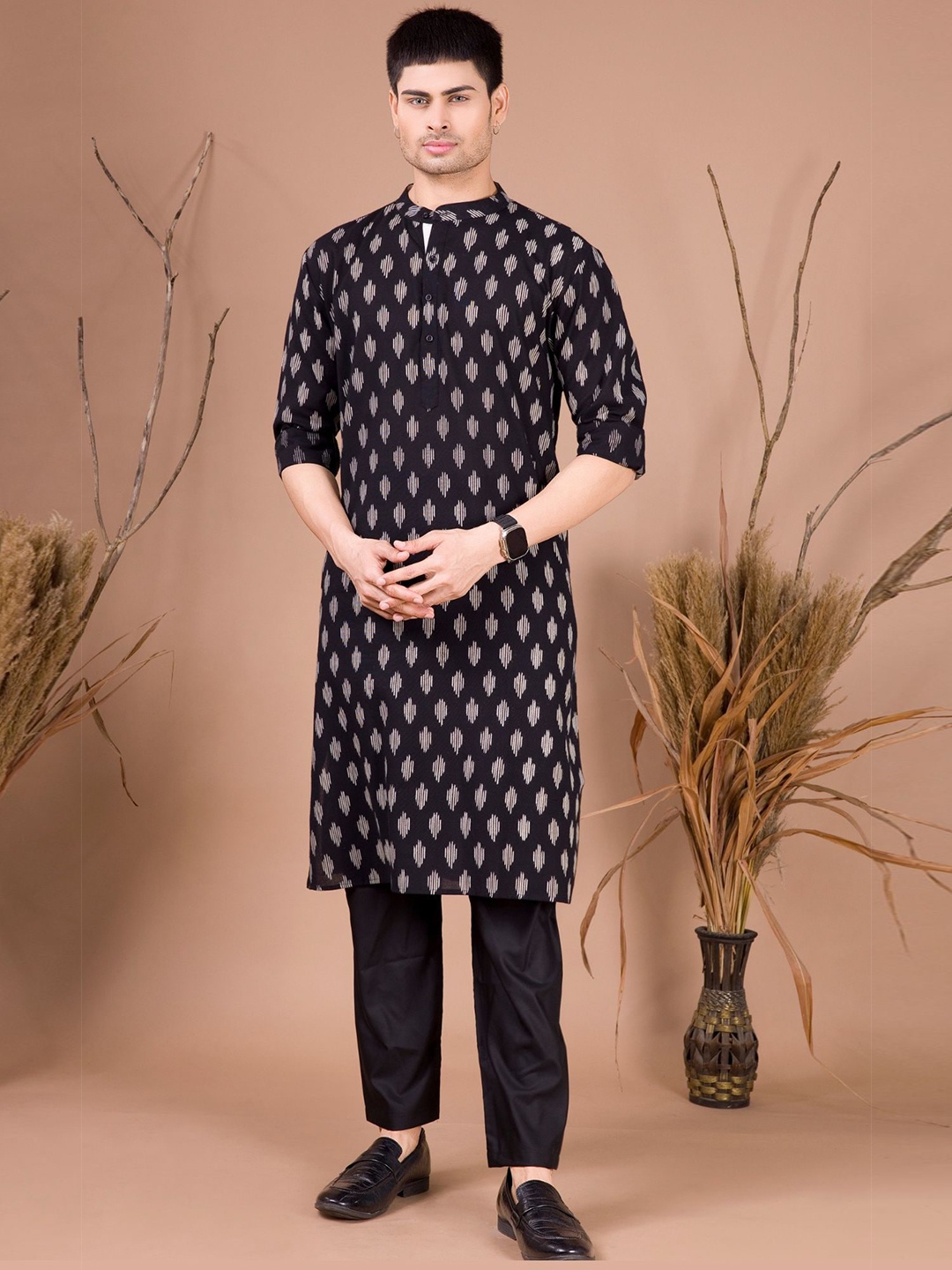 

SHIWAM ETHNIX Ethnic Motifs Printed Cotton Straight Kurta, Black