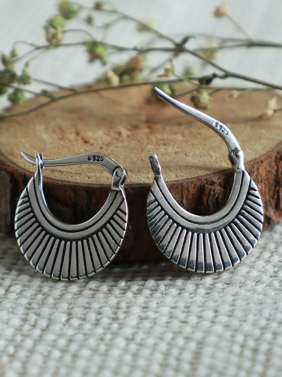 

GIVA 925 Sterling Silver Oxidised Hoop Earrings