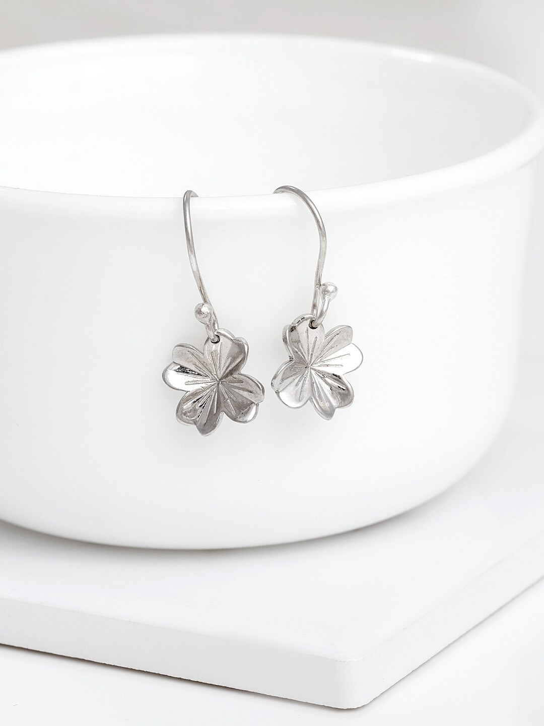 

GIVA 925 Silver Petals Earring