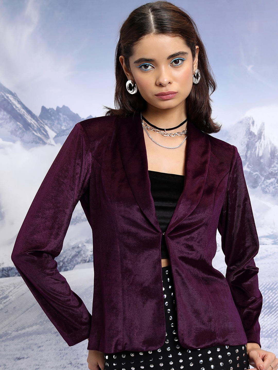 

CHIC BY TOKYO TALKIES Maroon Single-Breasted Velvet Blazer