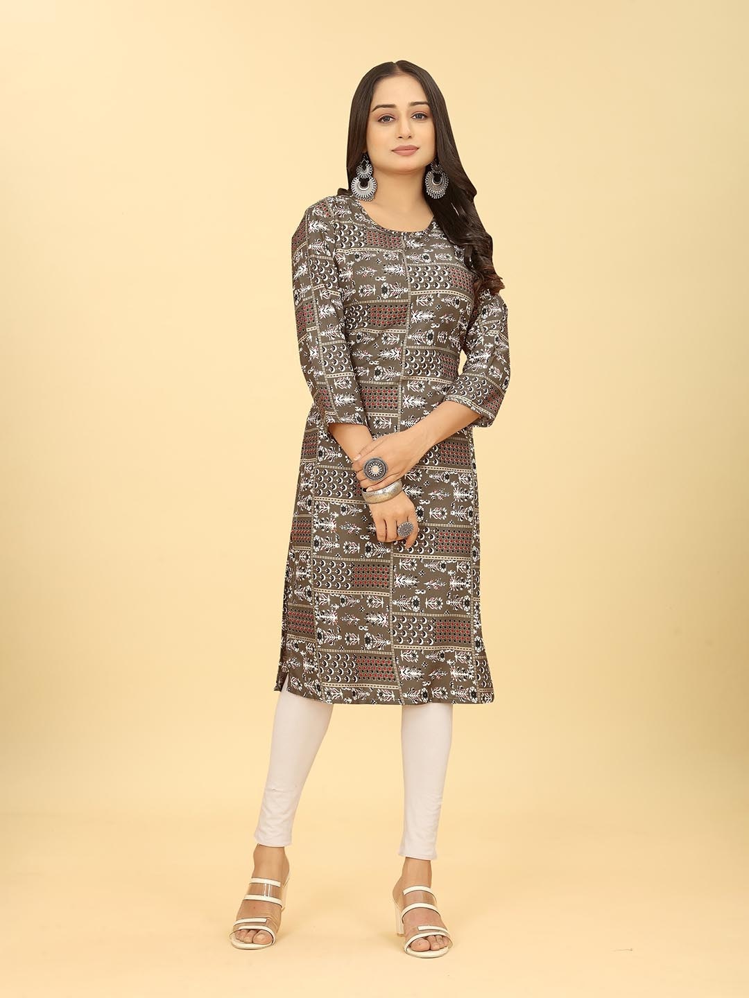 

SAKSHIPRIYA Floral Printed Straight Kurta, Brown