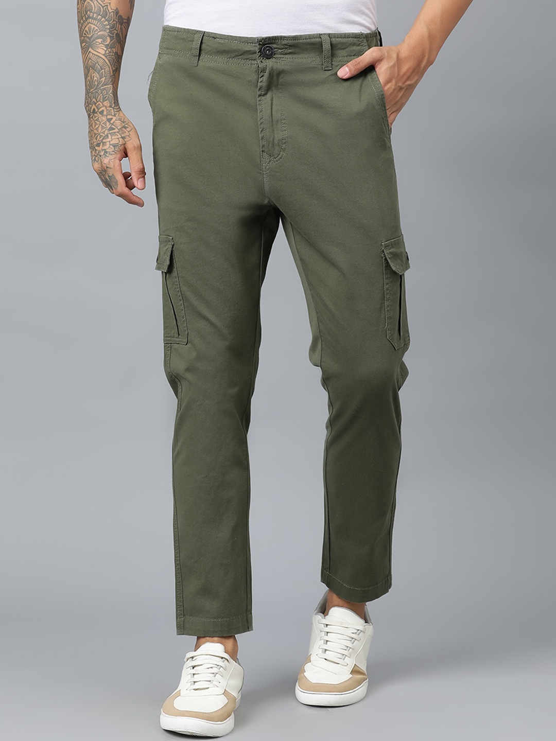 

Code 61 Men Slim Fit Low-Rise Flat Front Cargos, Olive