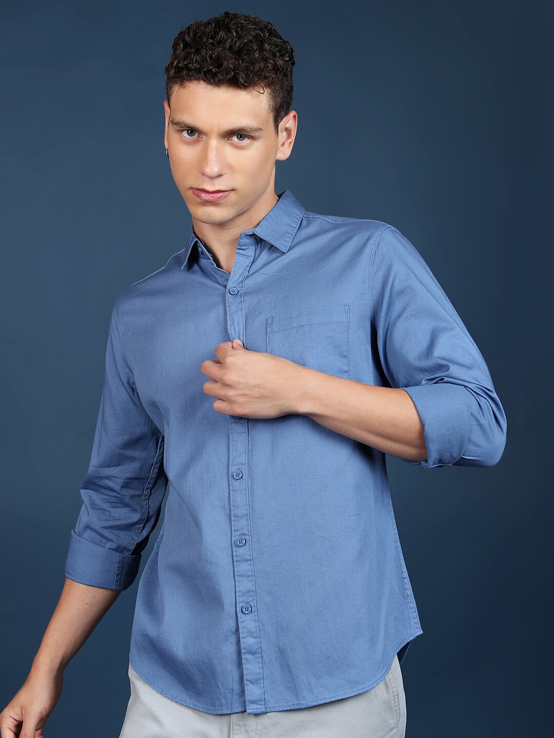 

HIGHLANDER Blue Slim Fit Cutaway Collar Cotton Casual Shirt