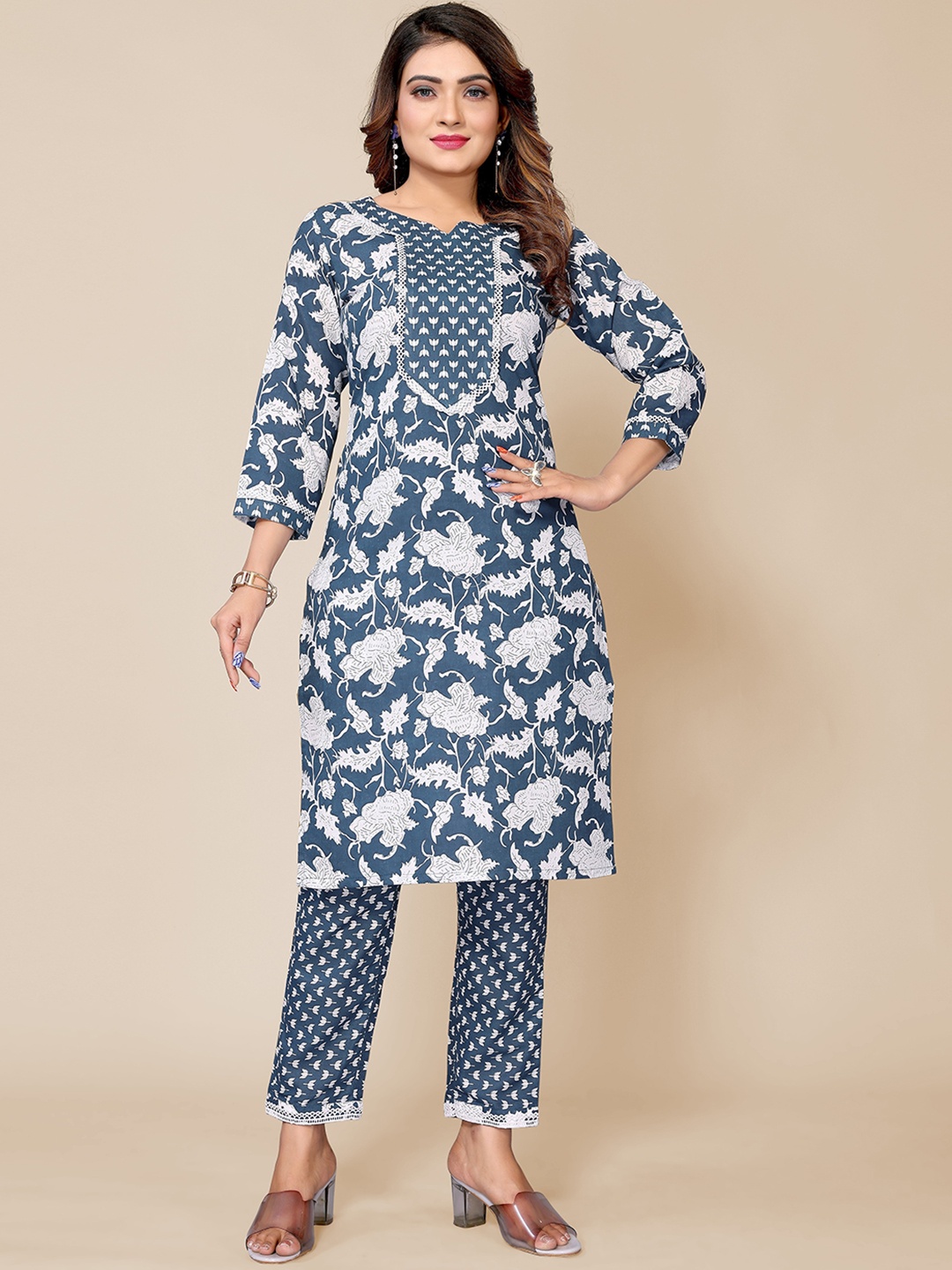 

PYARI - A style for every story Floral Printed Straight Kurta With Trouser, Navy blue