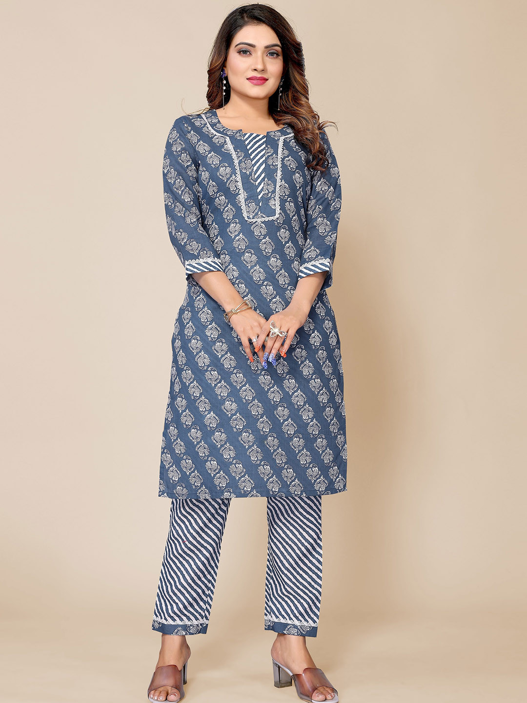 

PYARI - A style for every story Ethnic Motifs Printed Straight Kurta With Trouser, Navy blue