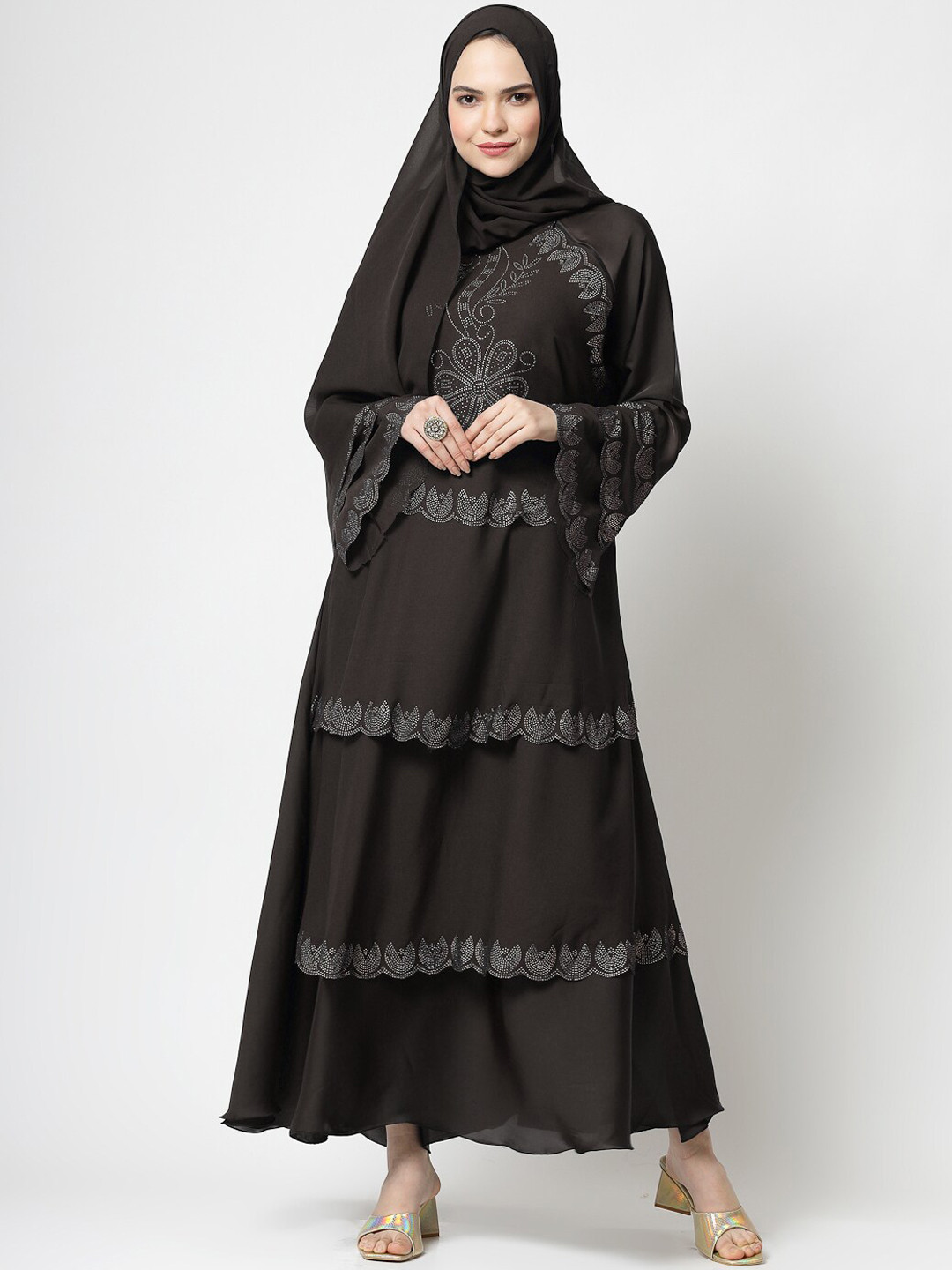

KLOTTHE Embellished Round Neck Burqas With Scarves, Brown