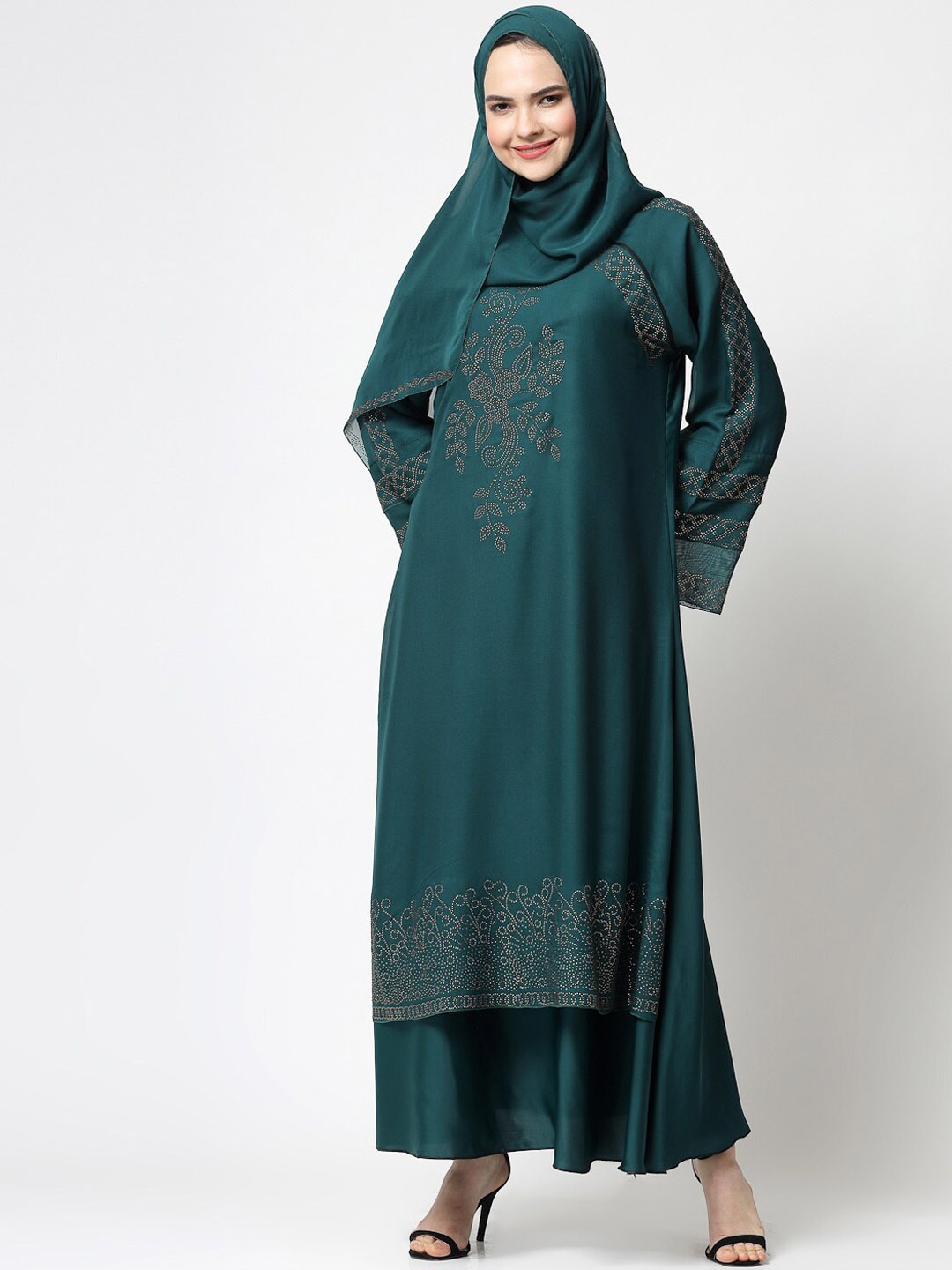 

KLOTTHE Embellished Flared Burqas With Scarves, Green