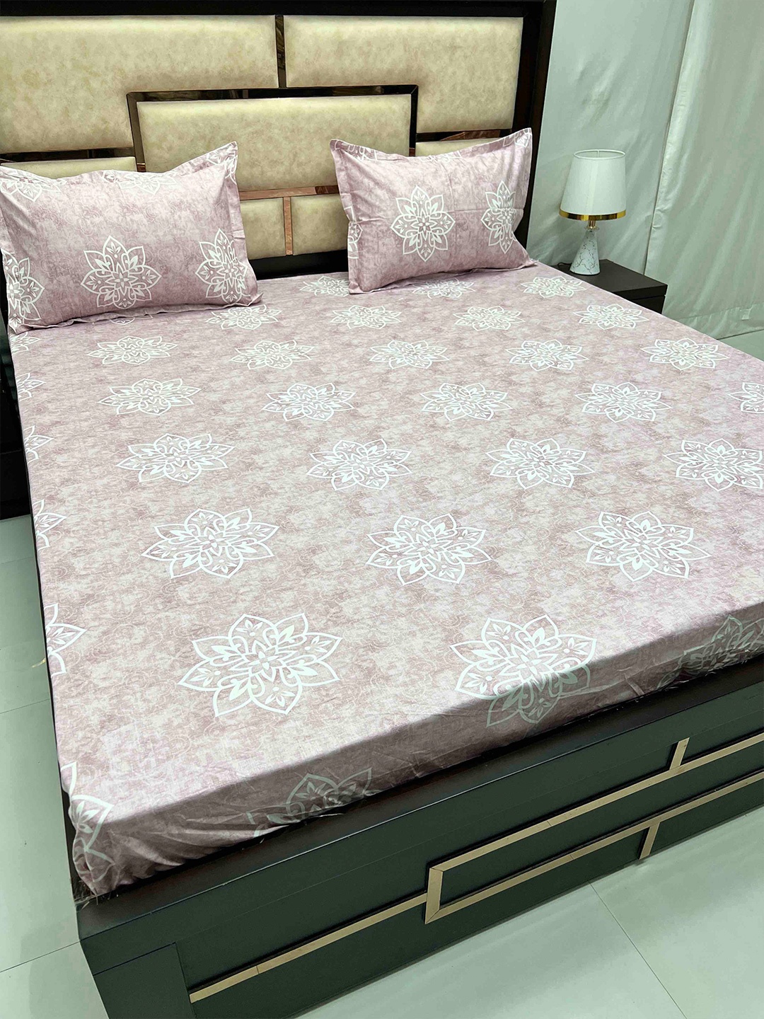 

Pure Decor Sapphire Pink Floral Cotton 230 TC Fitted Super King Bedsheet & 2 Pillow Covers