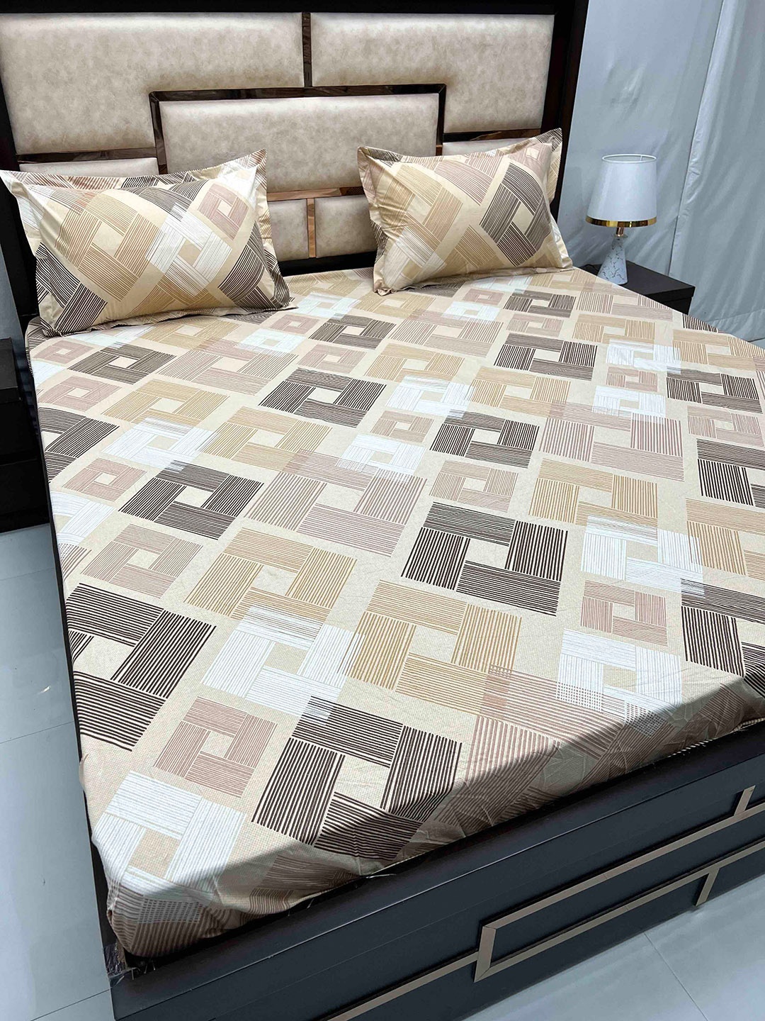 

Pure Decor Sapphire Brown Geometric Cotton 230 TC Fitted King Bedsheet & 2 Pillow Covers