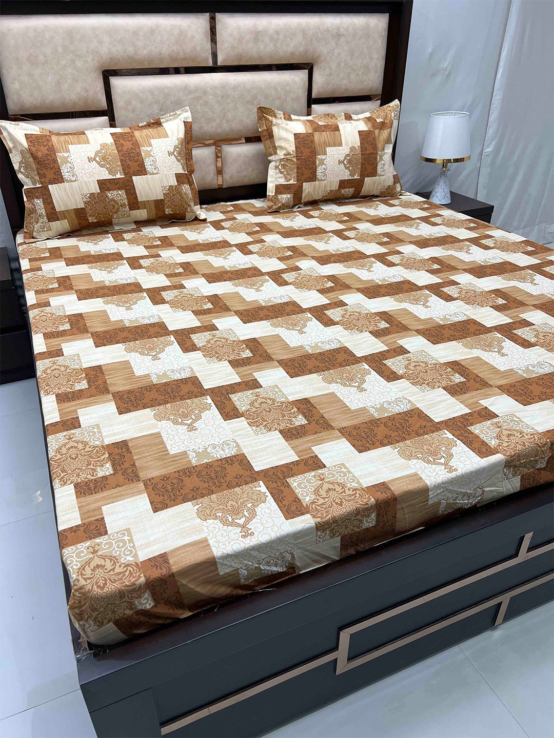 

Pure Decor Sapphire Brown Printed Cotton 230 TC Fitted Super King Bedsheet & Pillow Covers