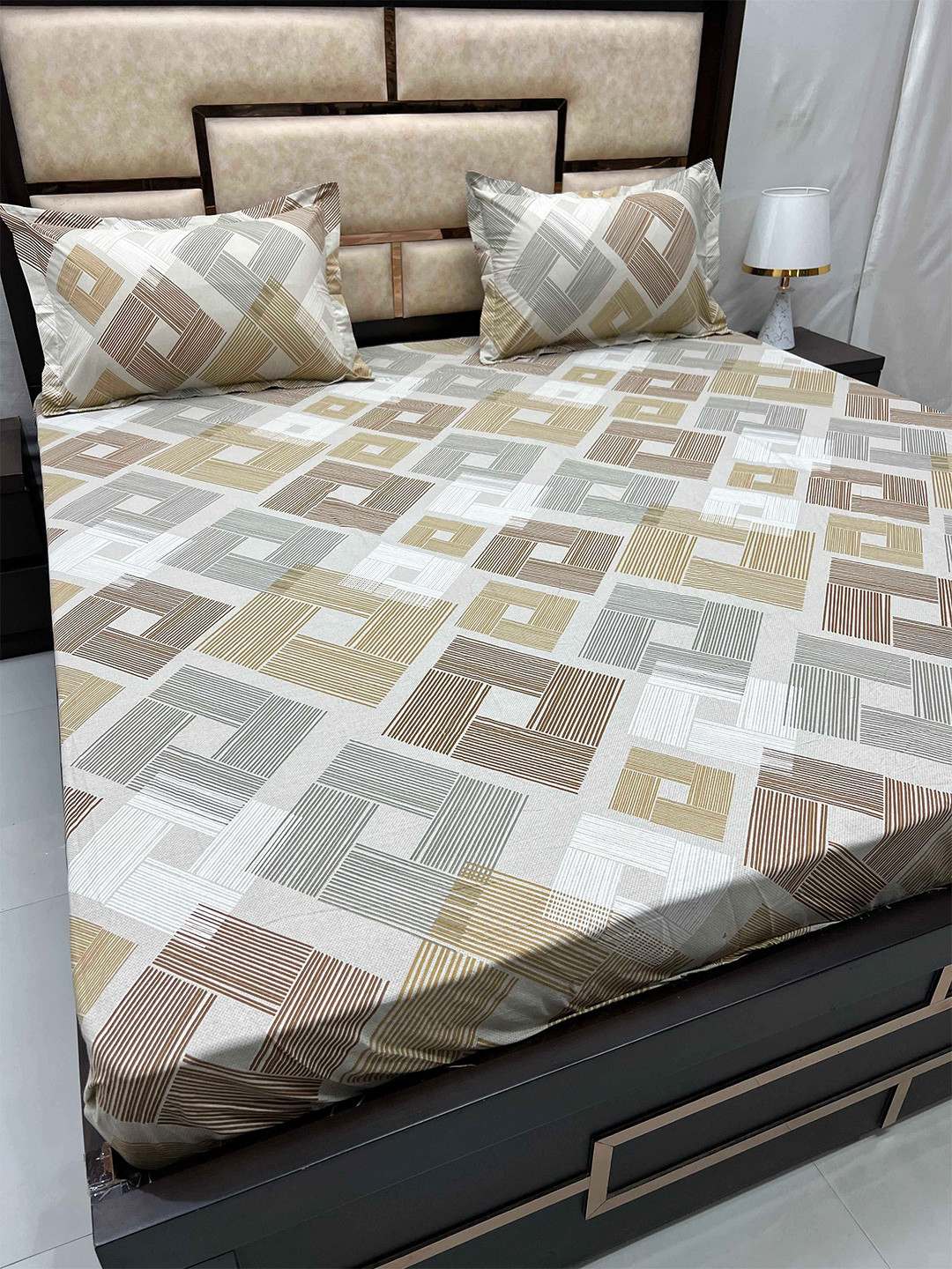 

Pure Decor Sapphire White Pure Cotton 230 TC Super King Fitted Bedsheet & 2 Pillow Covers