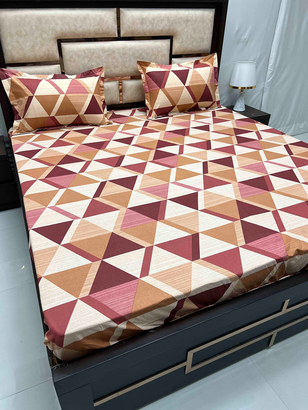 

Pure Decor Sapphire Brown Geometric Cotton 230 TC Fitted King Bedsheet & 2 Pillow Covers