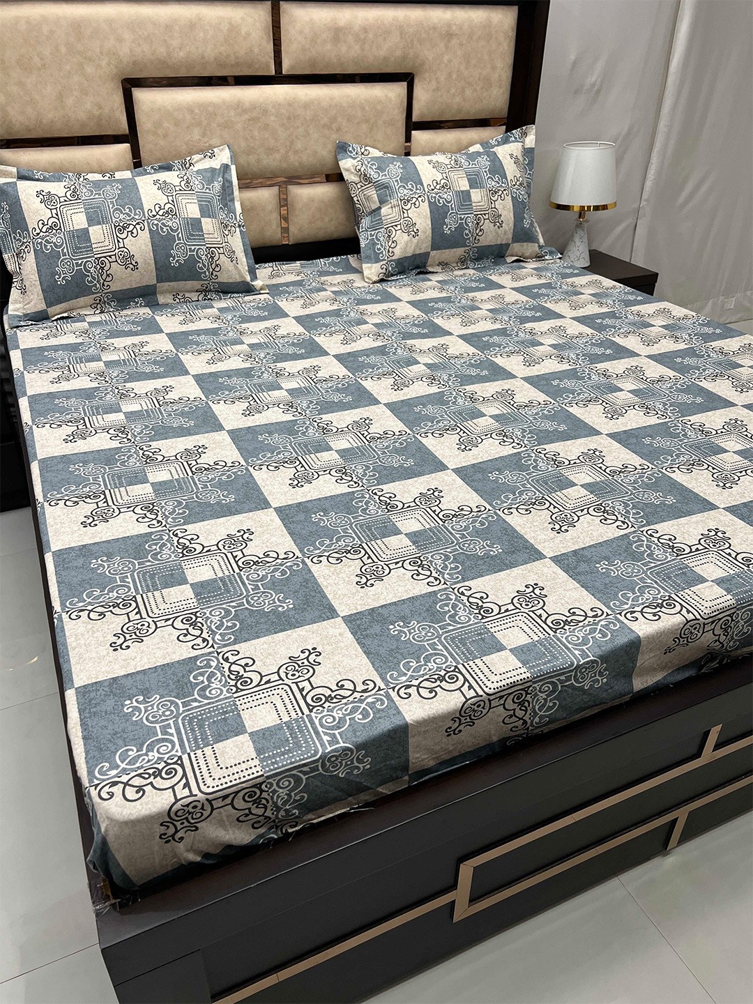 

Pure Decor Sapphire Grey Printed Cotton 230 TC Fitted Super King Bedsheet & Pillow Covers